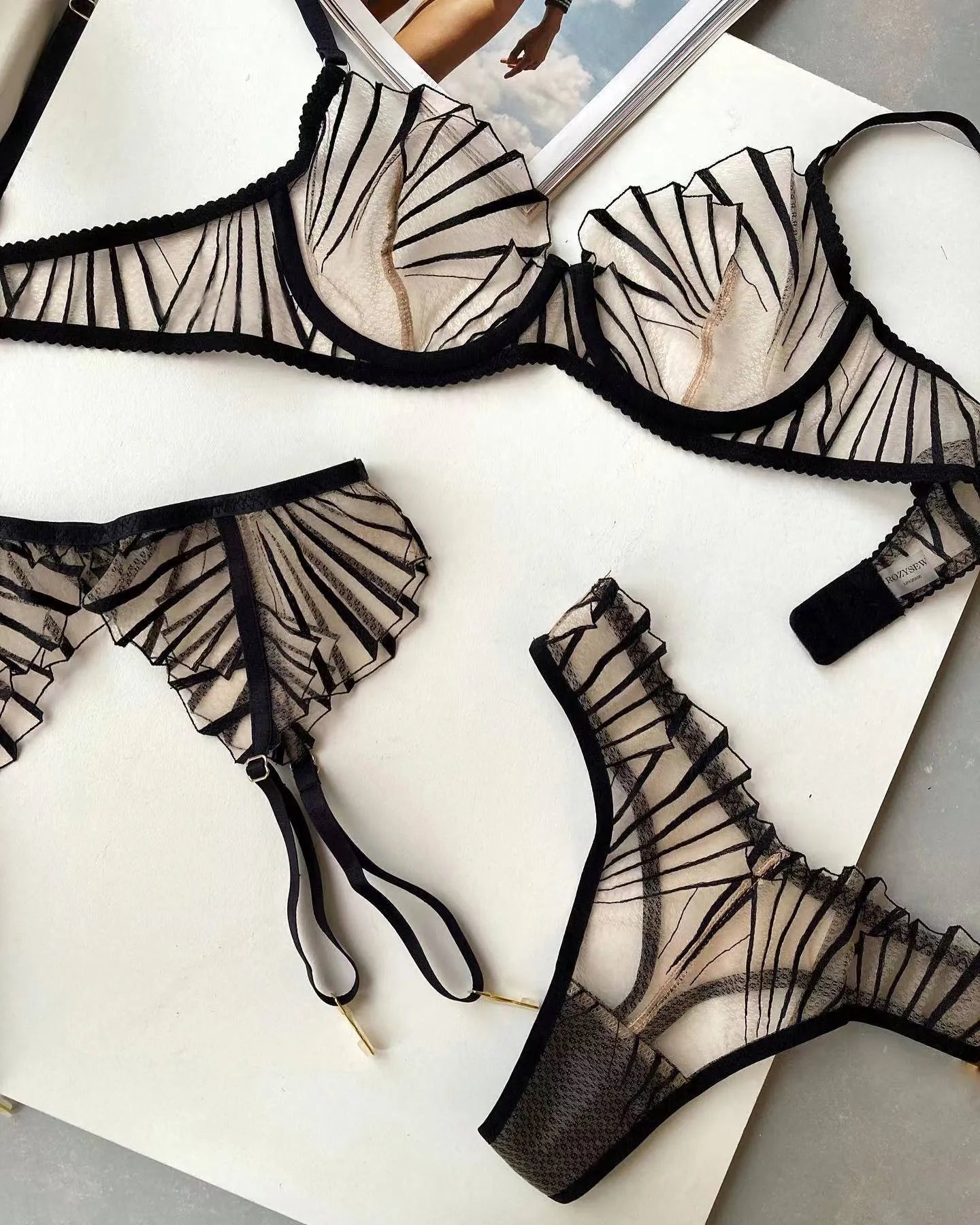 Lucifer On You - Ensemble lingerie transparente Zebra porte jarretelle