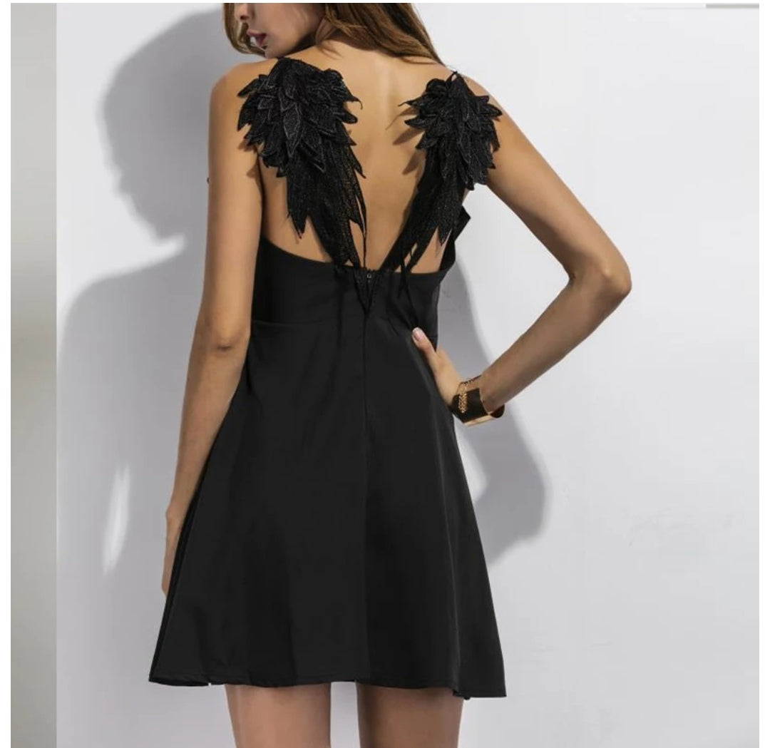 Lucifer On You - Petite robe noire avec des ailes noires - Lucifer Dress - La robe emblématique Robe courte Mini Robe d'été Vêtement féminin Prêt à porter femme pas cher